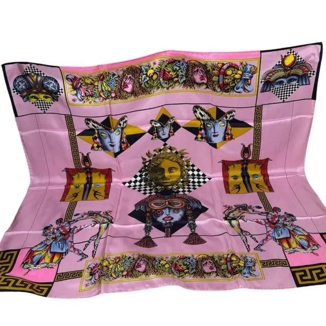ヴェルサーチ スカーフ ストール ヴィンテージ シルク ピンク 大判 アート 女性モチーフ Vintage Versace Silk Scarf Shawl Pink Large Art Print Woman Motif Made in Italy