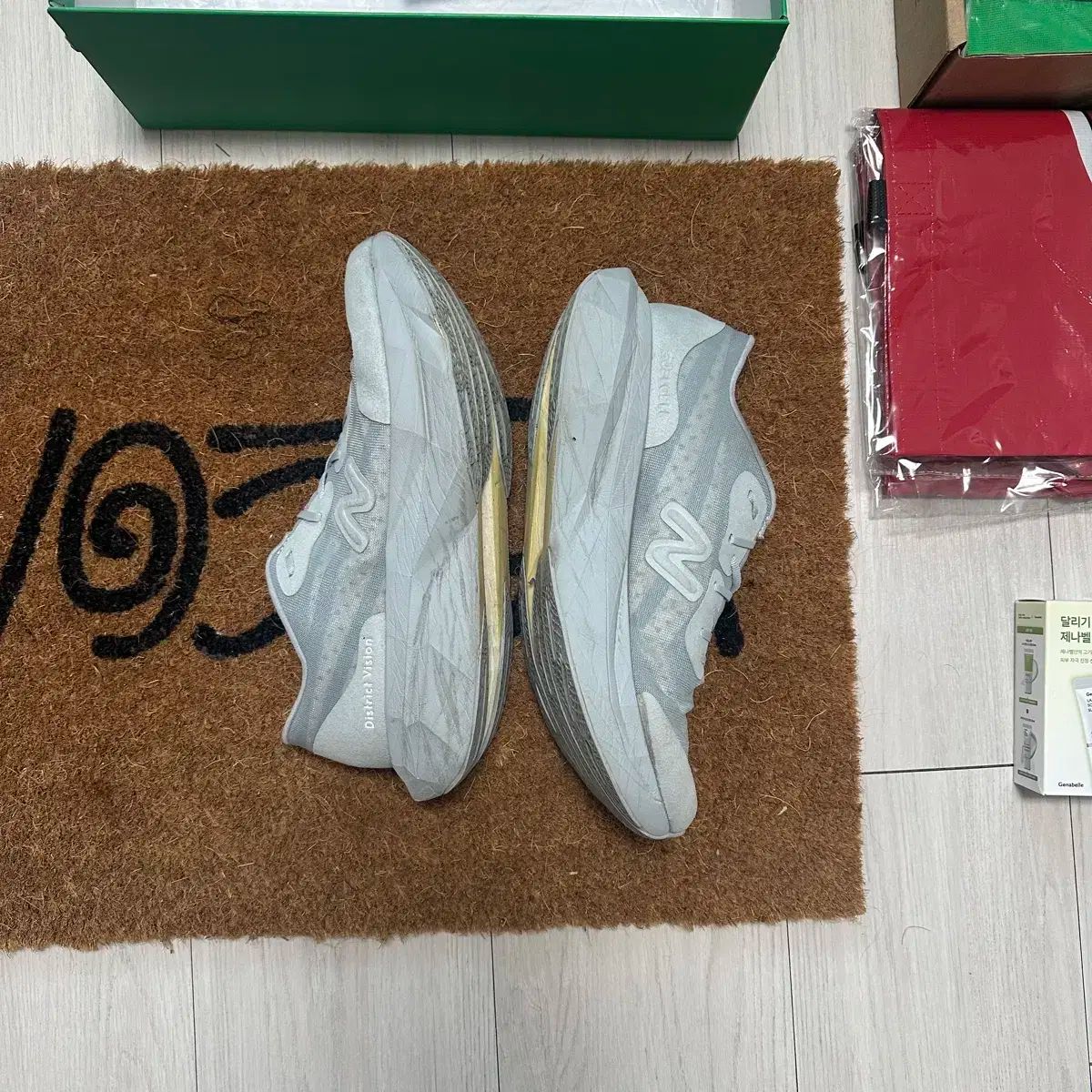 295 ディストリクトビジョン x ニューバランス SCエリート v4 ジェマ Tシャツ 1