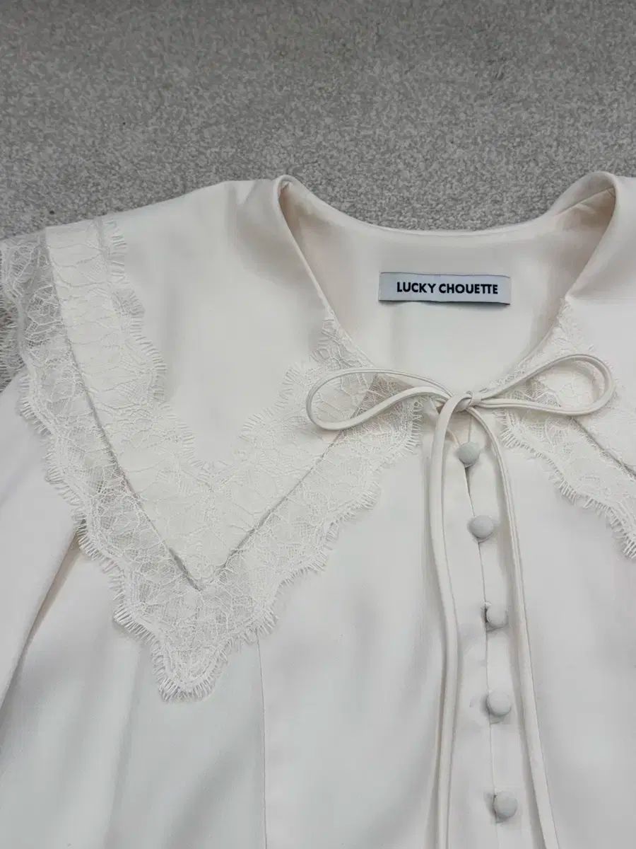 LUCKY CHOUETTE ラッキーシュエトゥ レース KARA カラ ブラウス アイボリー 36