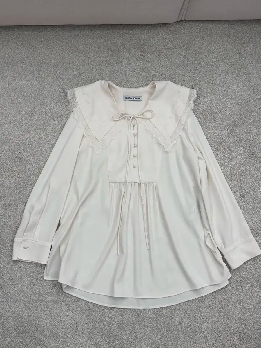 LUCKY CHOUETTE ラッキーシュエトゥ レース KARA カラ ブラウス アイボリー 36