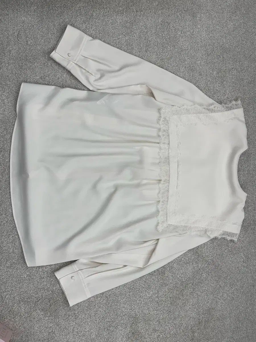  LUCKY ラッキーシュエトゥ レース KARA カラ ブラウス アイボリー 36 長袖 シャツ ブラウス