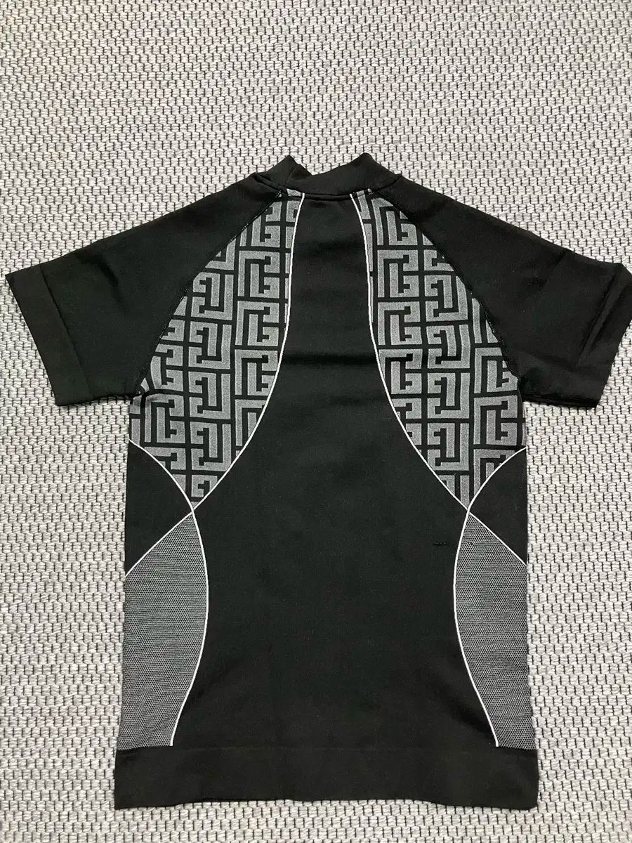 ラフィナート エトワール モノグラム シームレス モックネック コンプレッション 48