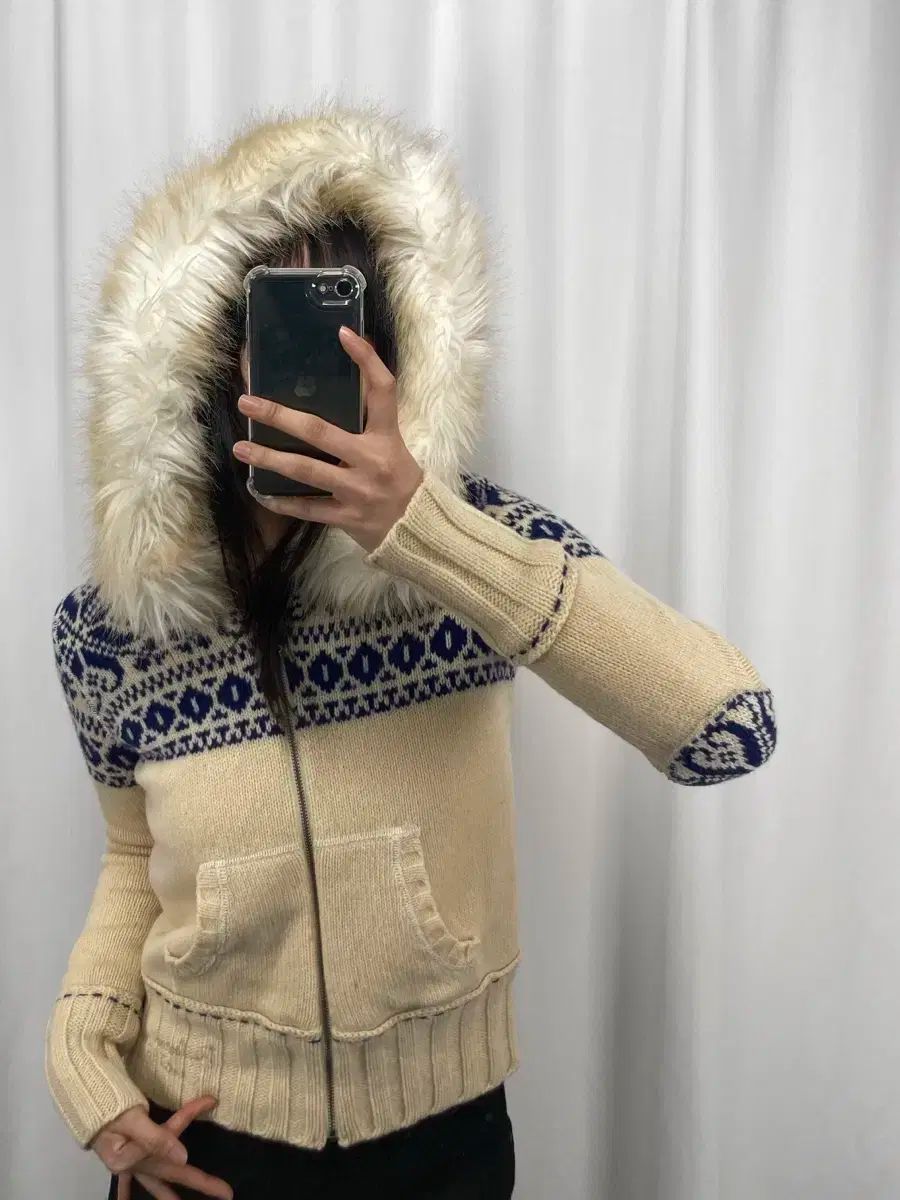 ポロジーンズ ノルディック ファー ニット フードジップアップ