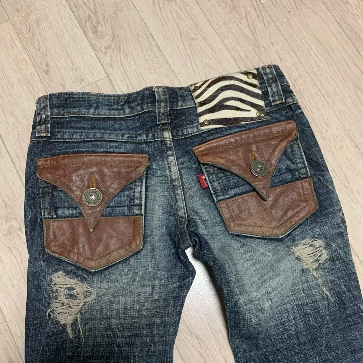 デスライズ ヴィンテージ ブーツカット デニム