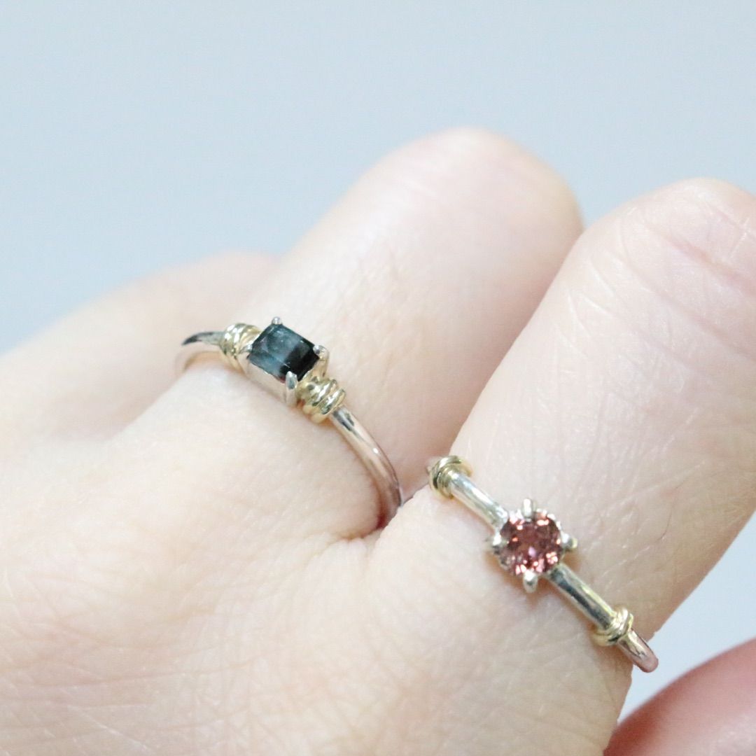 哀愁漂うキラキラ！レッドブラウン色のジルコンK10小ワッカシルバー