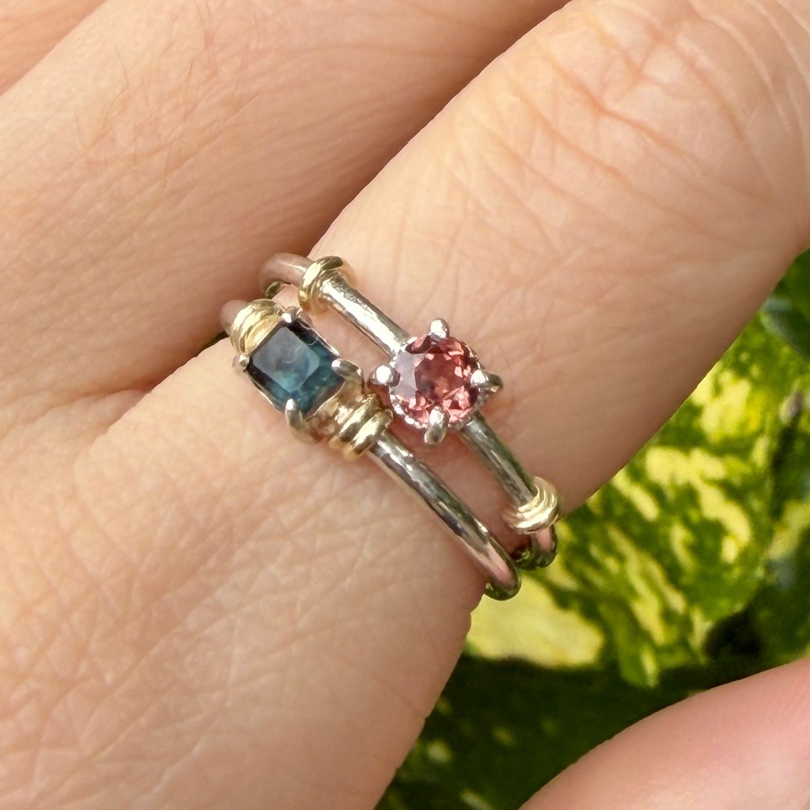 哀愁漂うキラキラ！レッドブラウン色のジルコンK10小ワッカシルバー