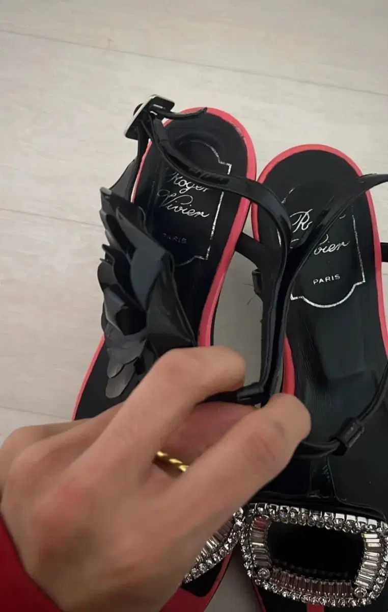  ロジェ ヴィヴィエ サンダル 夏になると30万円 サンダル サンダル ミュール