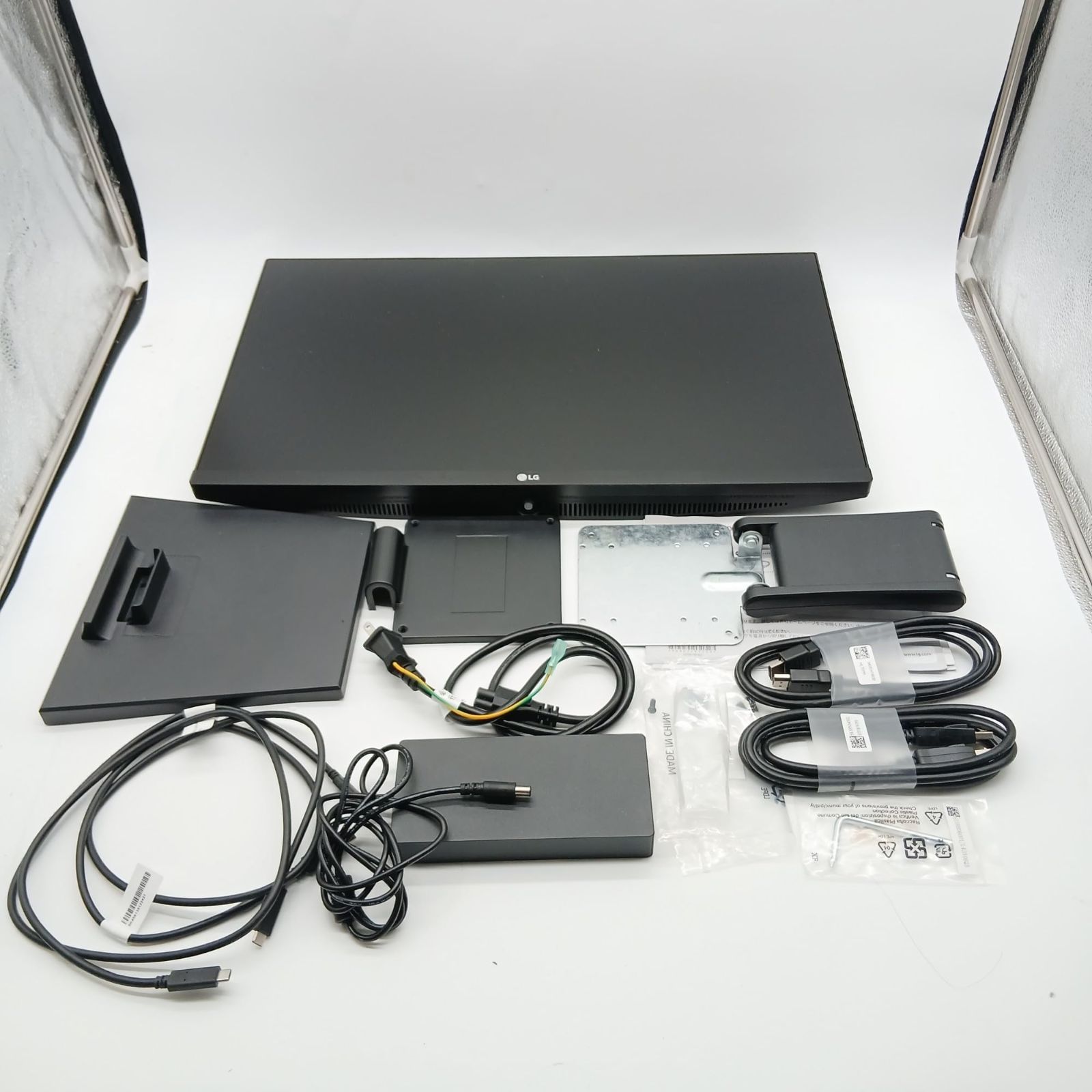 No.4275 LG フレームレス モニター ディスプレイ 24QP750-B 23.8インチ WQHD 2560×1440 IPS非光沢 HDR FreeSync USB Type-C HDMI DP 高さ調節 ピボット対応