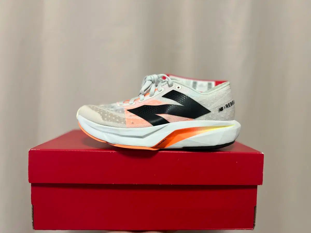 ニューバランス フューエルセル レベル v4 足囲 D wfcxcn4