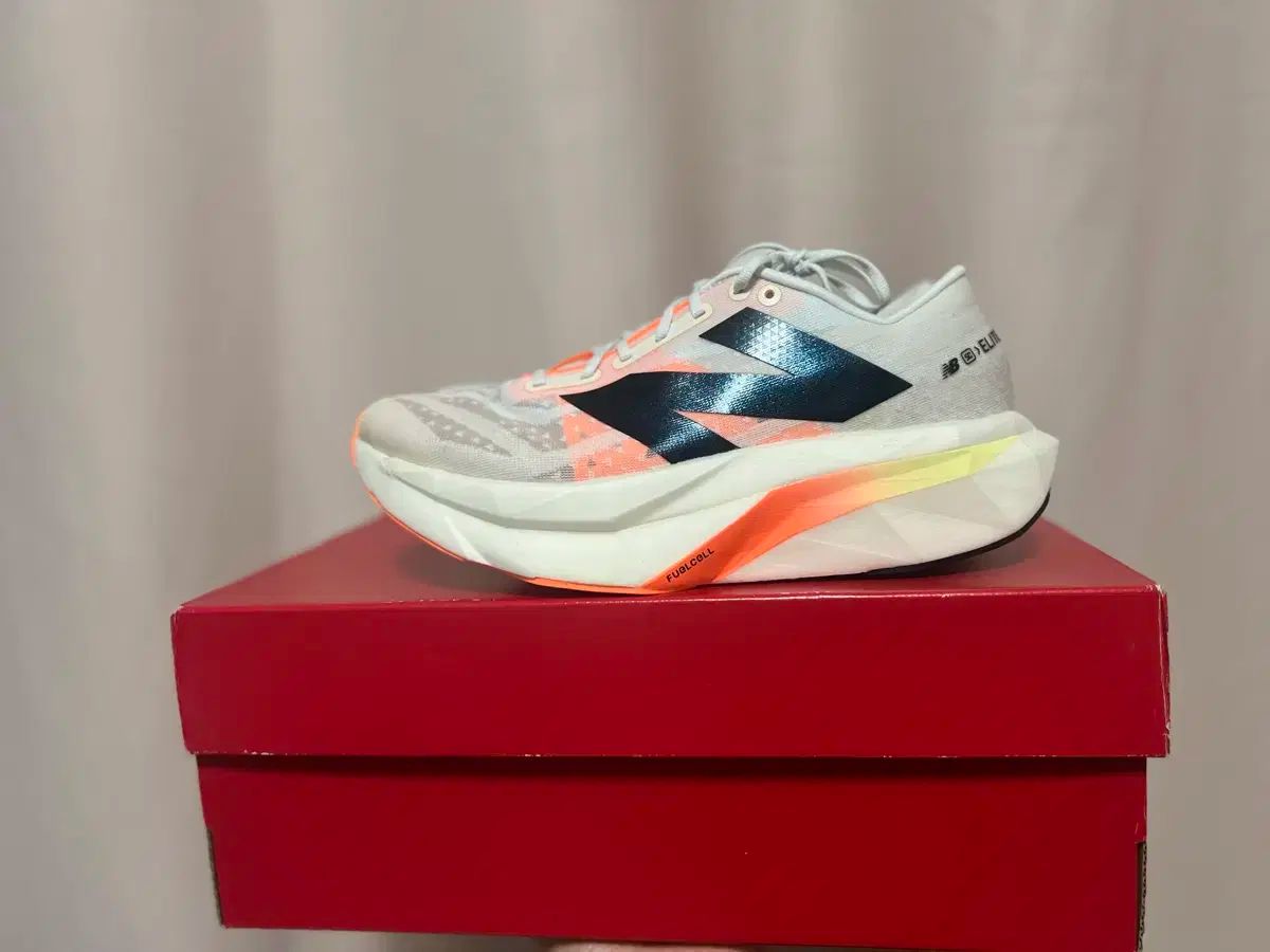 ニューバランス フューエルセル エリート v4 mrcelcw4 足囲 2E