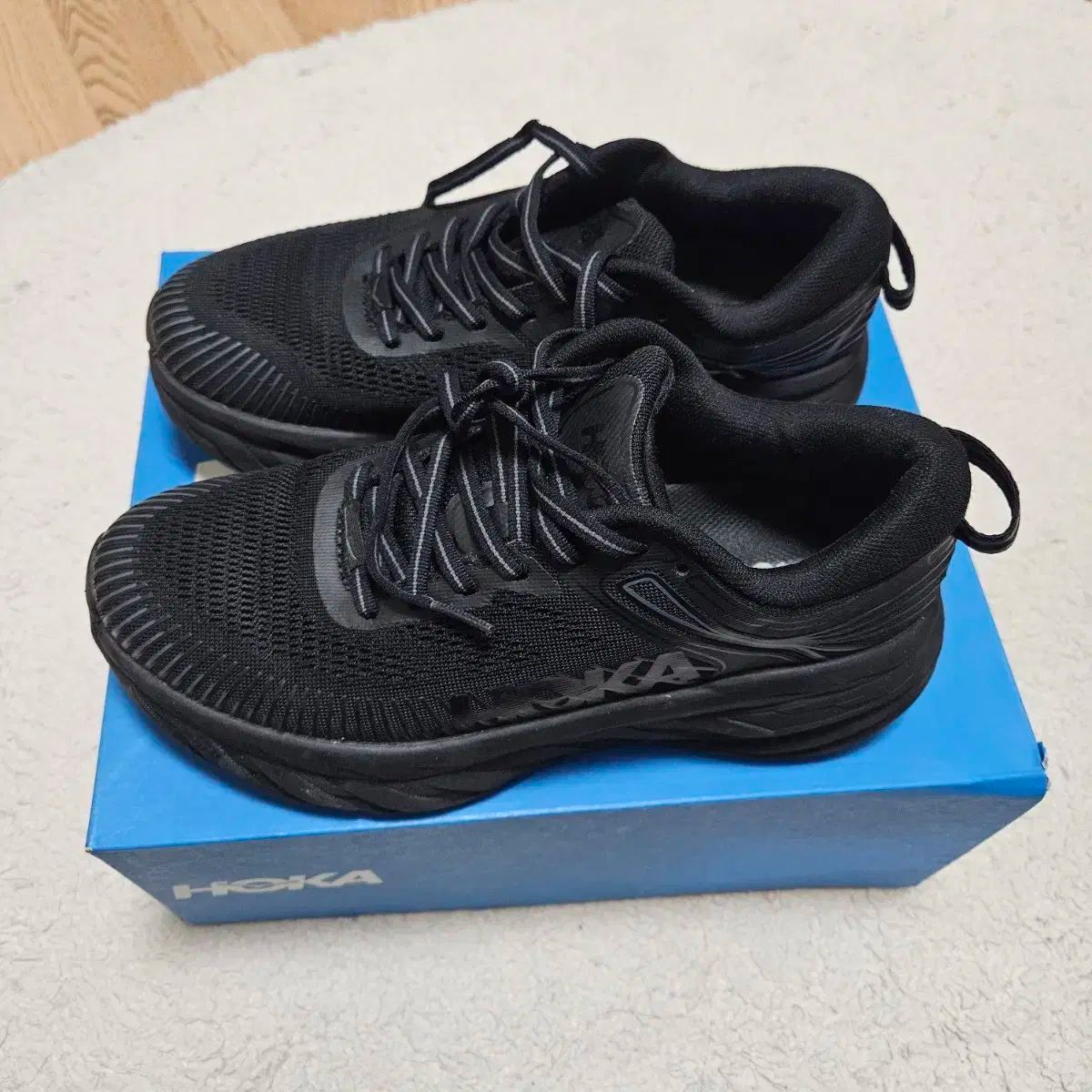 ホカ オネオネ ボンダイ7 トリプルブラック 235