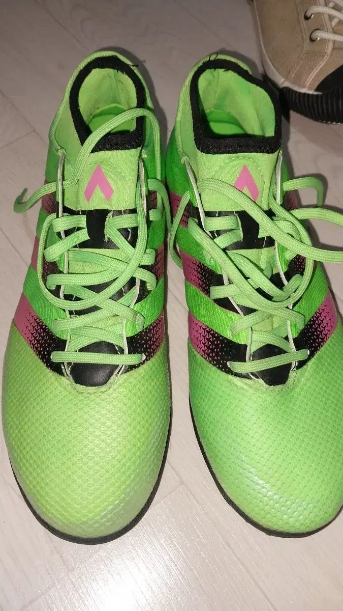 アディダス サッカーシューズ 蛍光 ライトグリーン