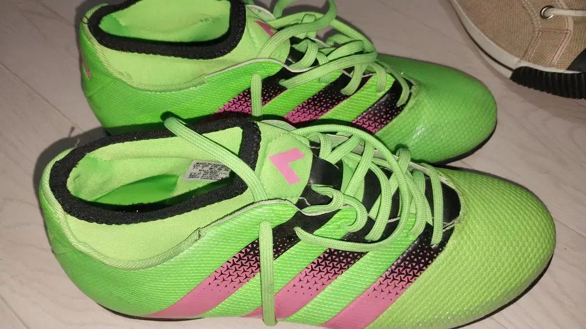 アディダス サッカーシューズ 蛍光 ライトグリーン