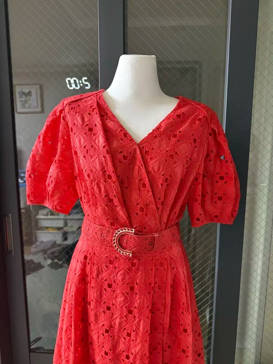 レッド エンブロイダリー