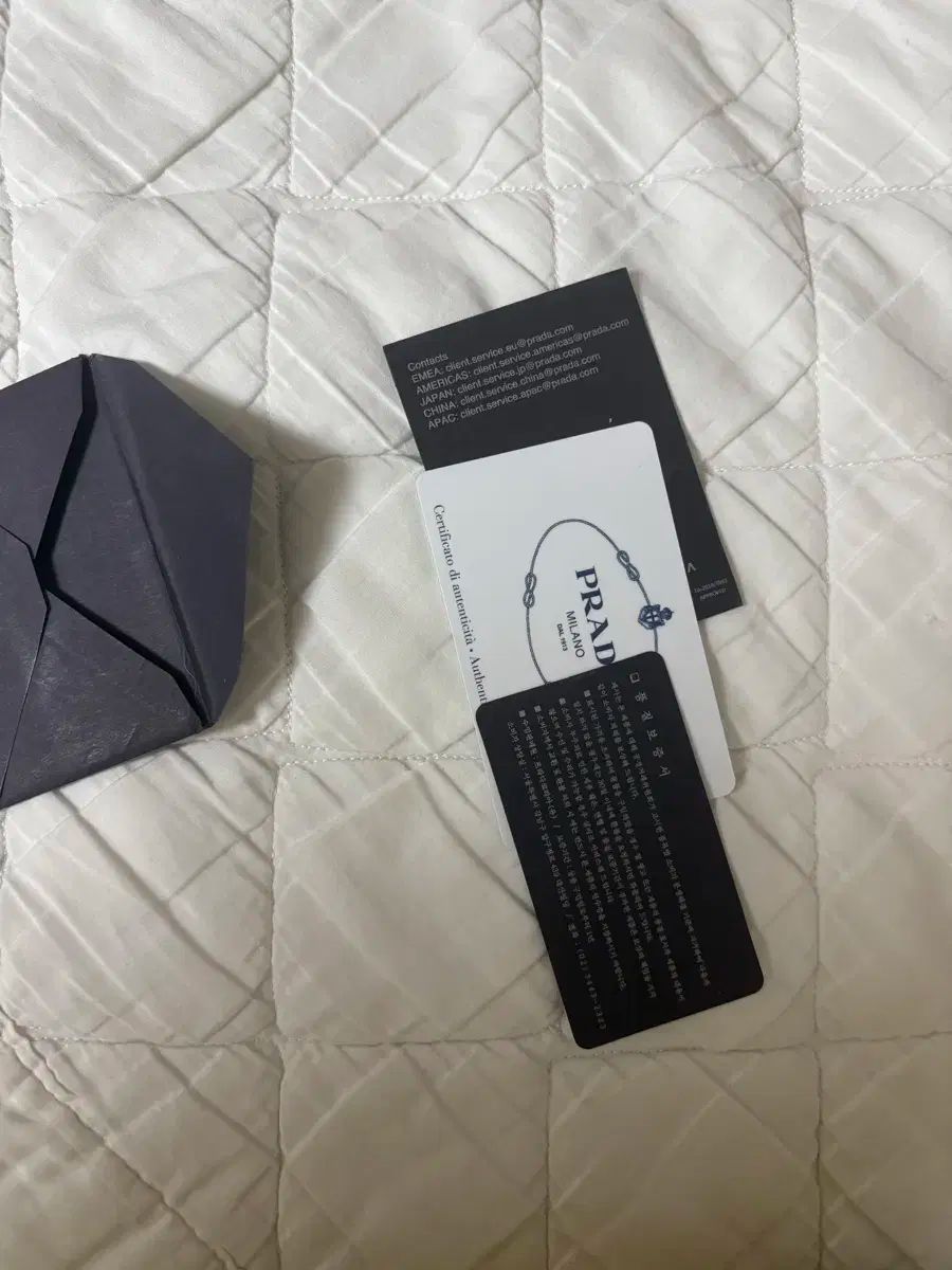 PRADA リーエディション ナイロン ホーボーバッグ