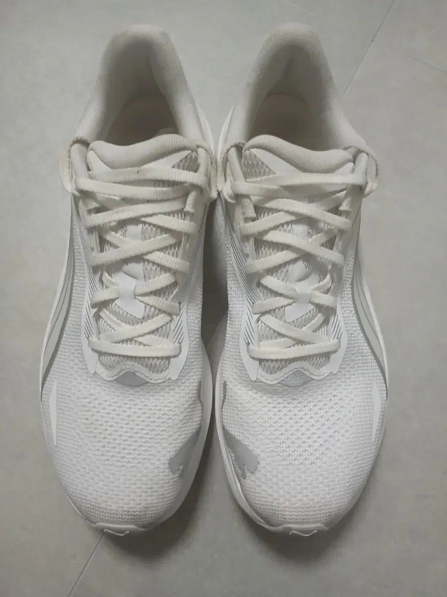 プーマ エレクトリファイ ナイトロ4 白 270