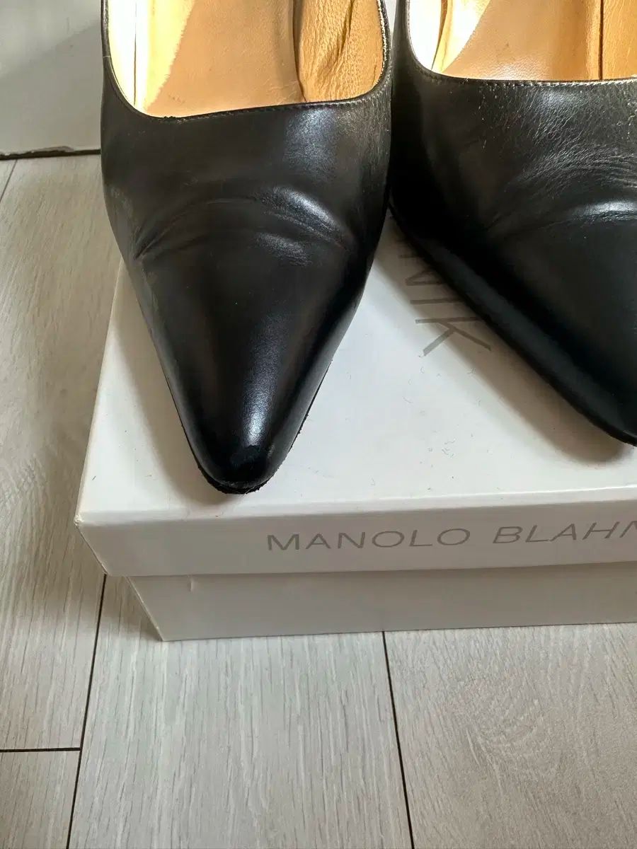  Manolo Blahnik マノロブラニク 靴 ブラックヒール 37 5 スニーカー 靴