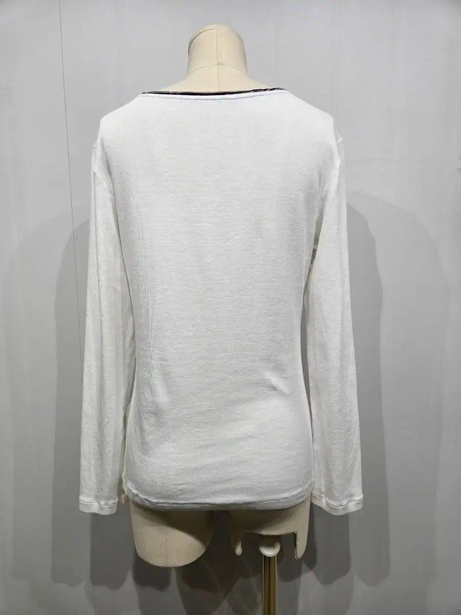 ペセリコ 白 長袖 Tシャツ ラウンドネック