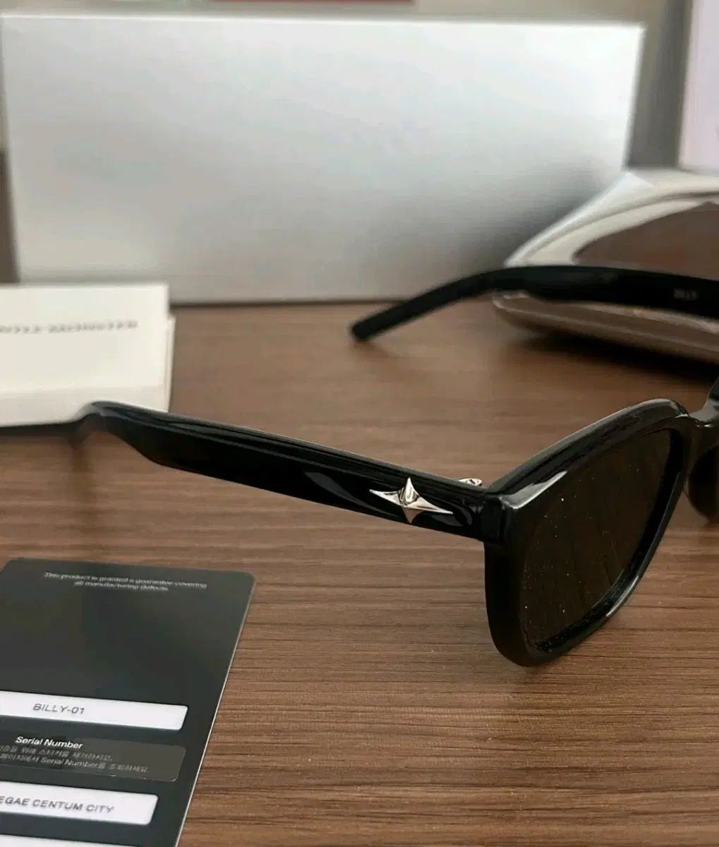 GENTLE MONSTER ジェントルモンスター サングラス Billlie ビリー