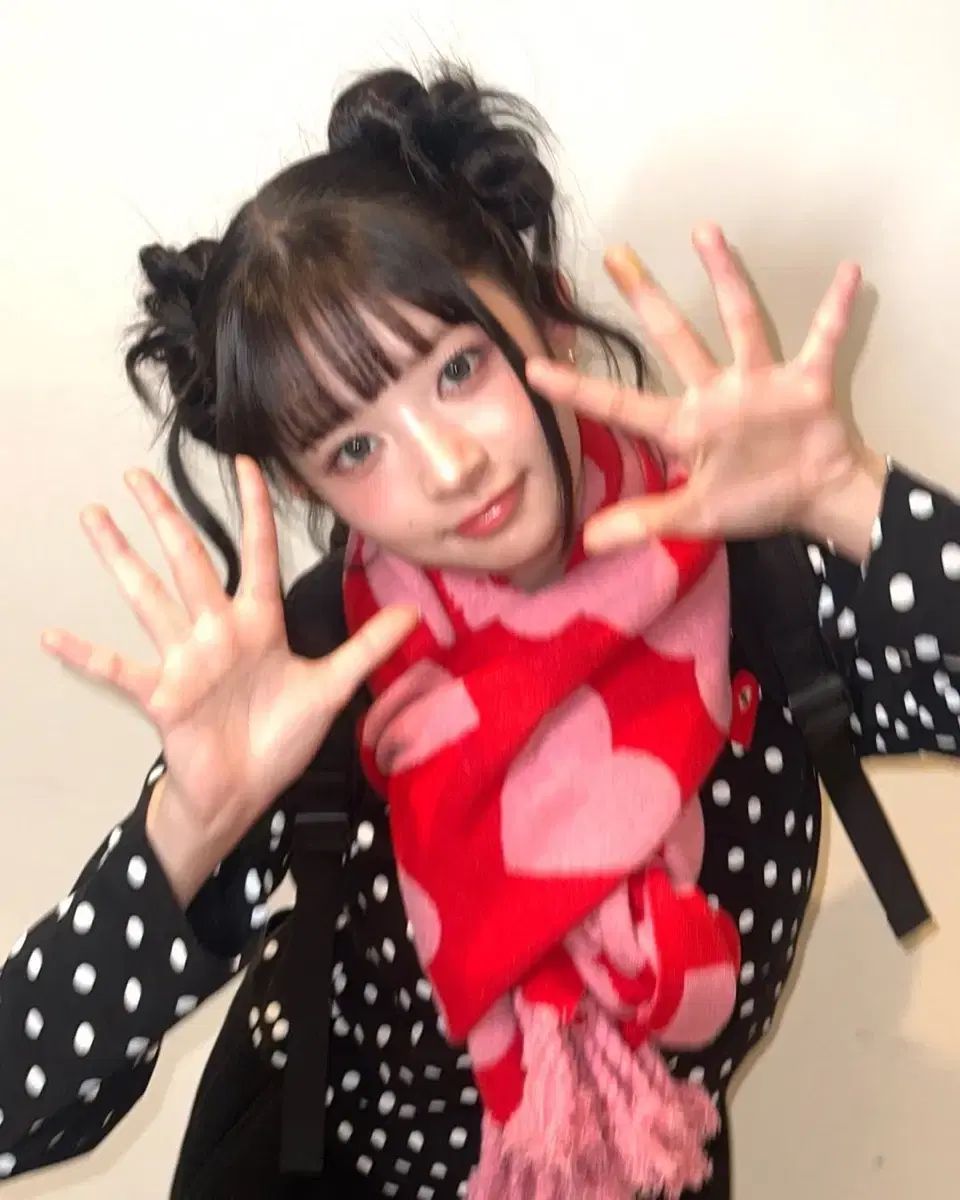 アベイシングエイプ ハード マフラー IVE レイ 着用