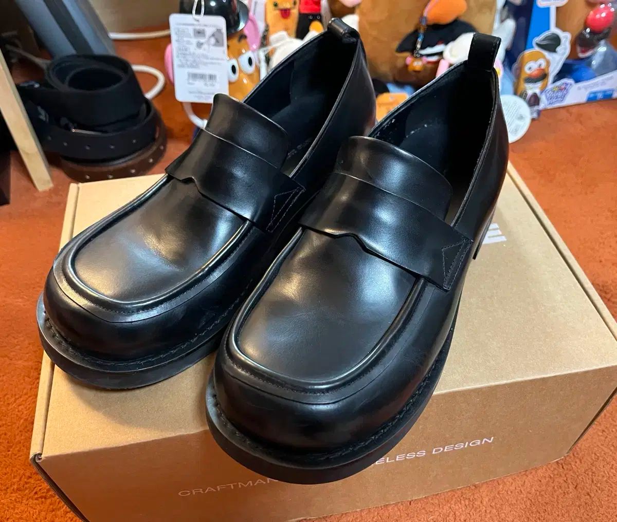 255 ROMANTIC MOVE ロマンチックムーブ スリット ワイド ローファー