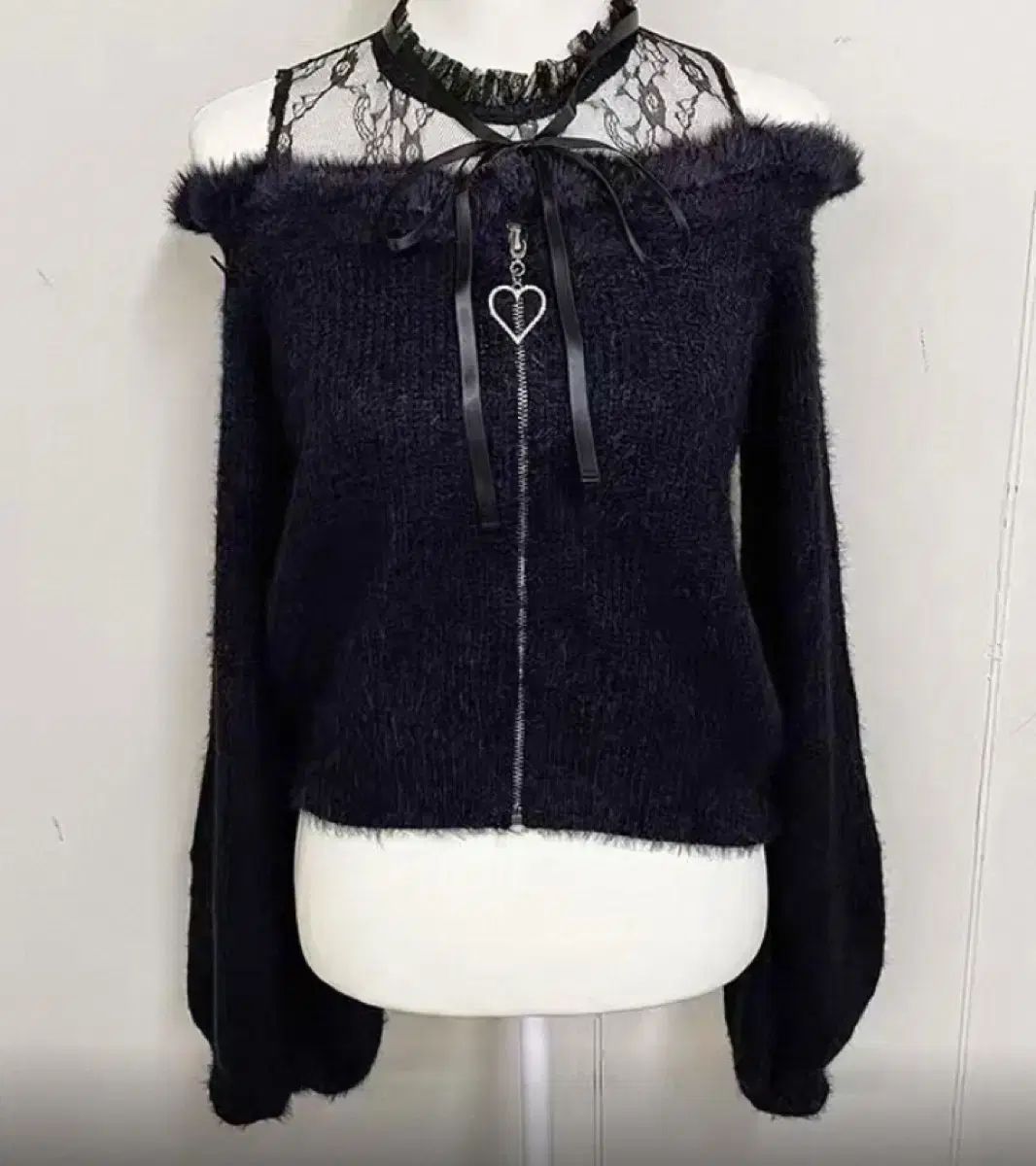 マズ アンゴラ オフショルダー ブラック ニット