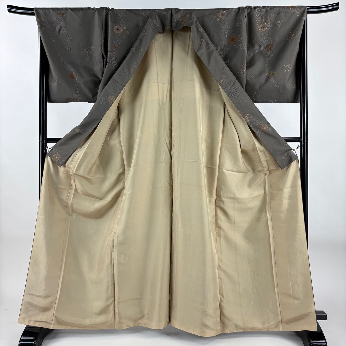  小紋 身丈165 cm 裄丈70 L 袷 紬地 草花 刺繍 茶色 正絹 小紋 着物