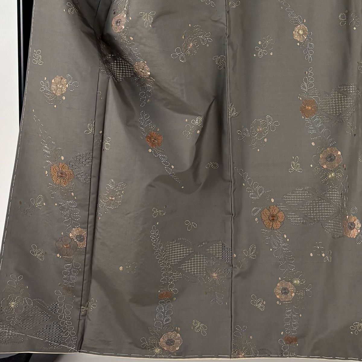 小紋 身丈165 cm 裄丈70 L 袷 紬地 草花 刺繍 茶色 正絹