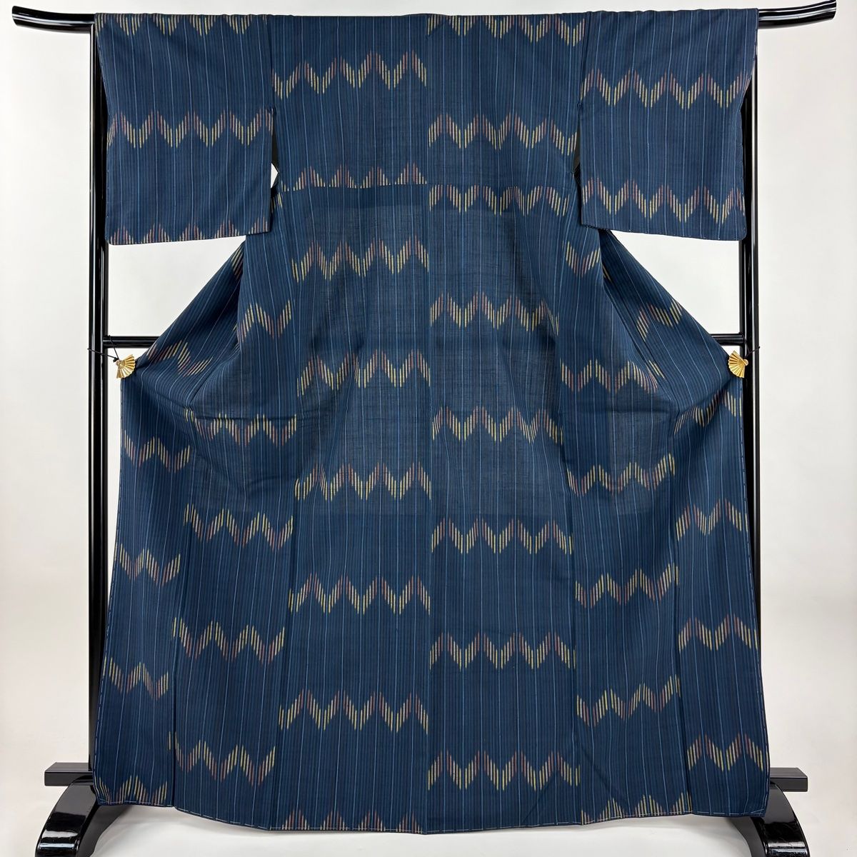 紬 身丈168 cm 裄丈67 M 袷 琉球かすり 証紙 縦縞 幾何学 藍色 正絹