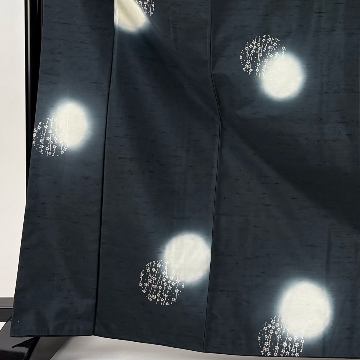 小紋 身丈168.5 cm 裄丈66 M 袷 牛首紬地 落款 証紙 桜 ぼかし 深緑 正絹