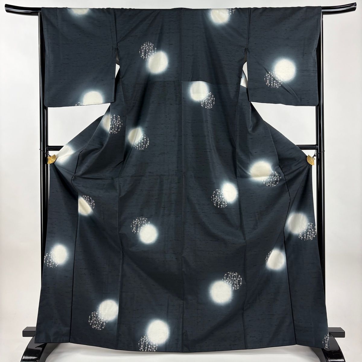 小紋 身丈168.5 cm 裄丈66 M 袷 牛首紬地 落款 証紙 桜 ぼかし 深緑 正絹