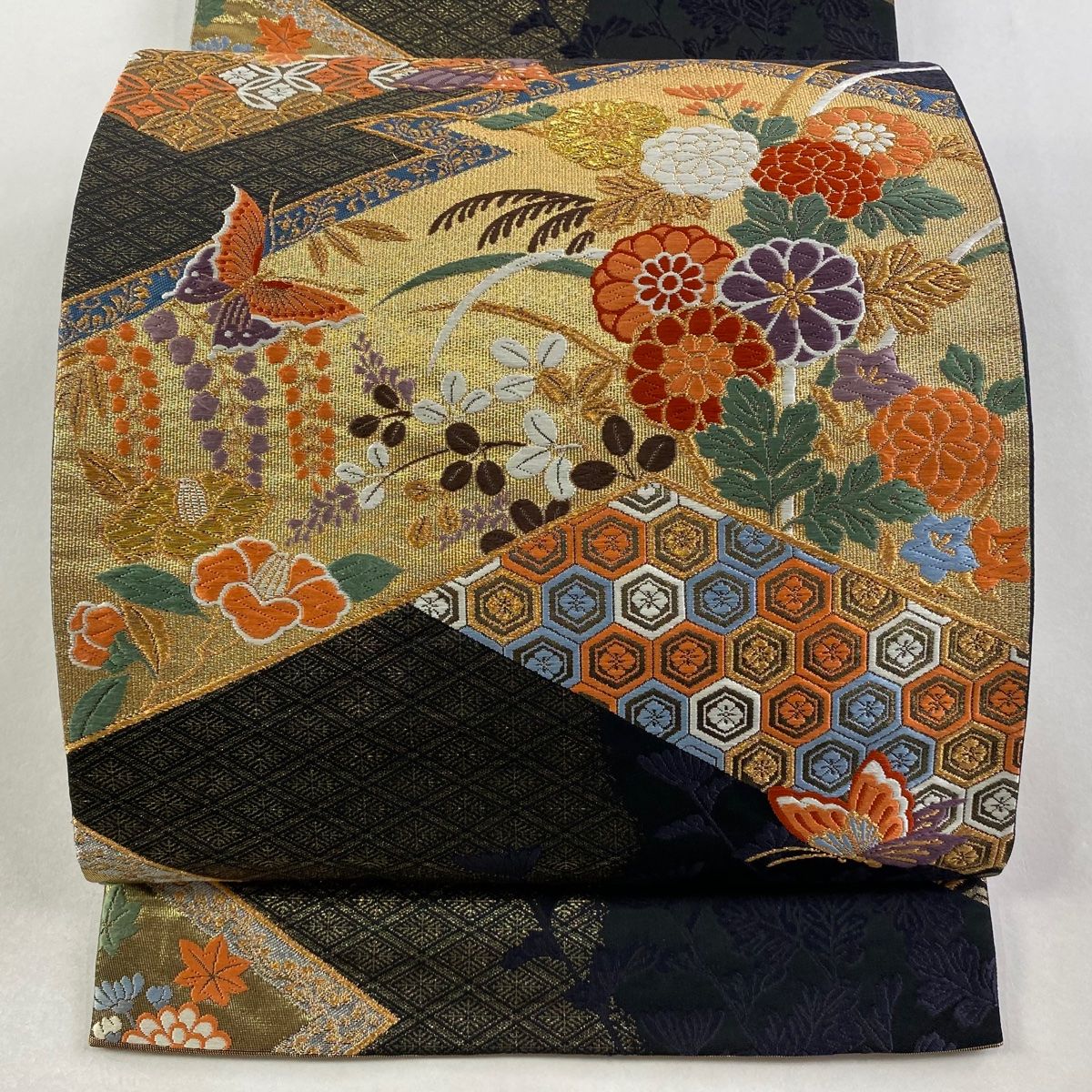袋帯 秀品 松皮取菊豊文 関西仕立て 草花 蝶 唐織 金糸 黒 六通 正絹