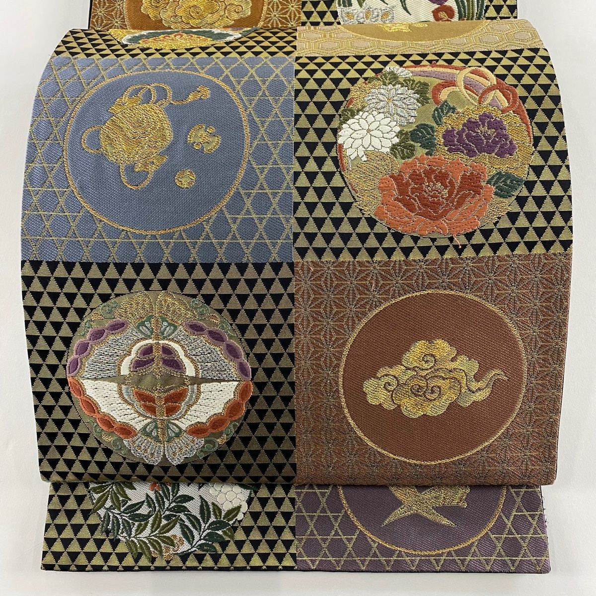 袋帯 秀品 草花 鱗 金銀糸 箔 黒 六通 正絹