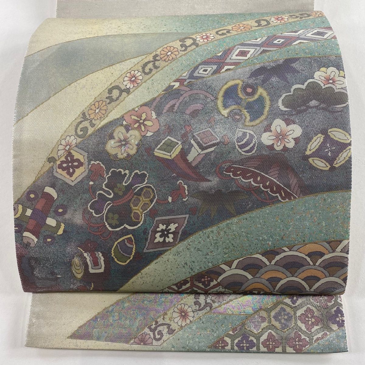 袋帯 秀品 宝尽くし 花唐草 箔 薄緑 お太鼓柄 正絹