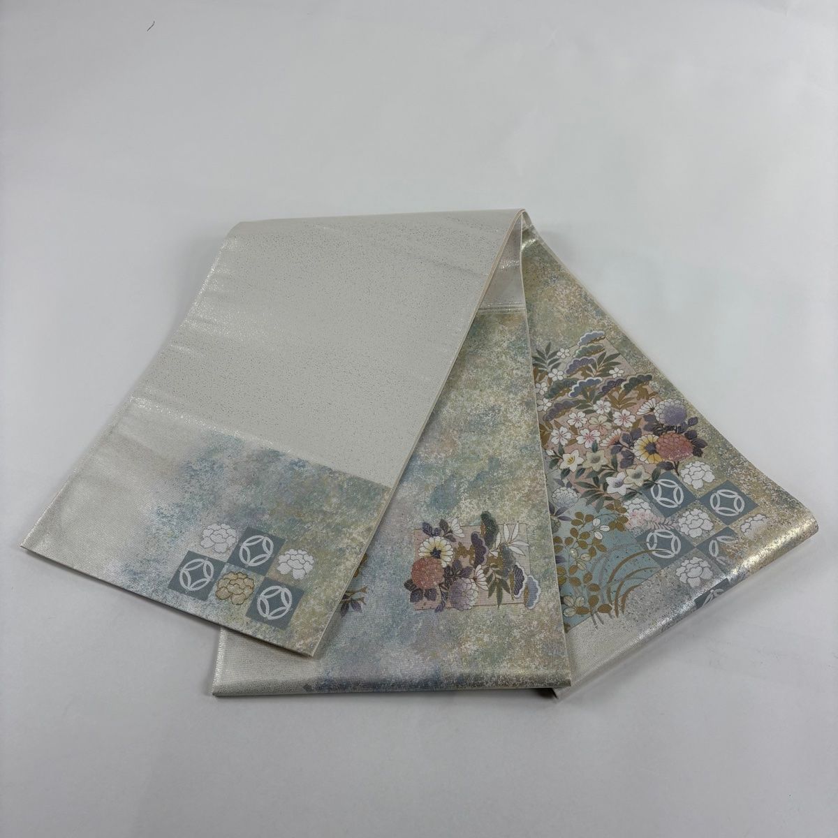 袋帯 秀品 松竹梅 草花 螺鈿 金銀彩 クリーム お太鼓柄 正絹 【中古