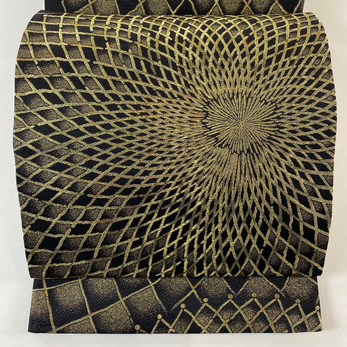 袋帯 秀品 幾何学模様 箔 金糸 黒 六通 正絹