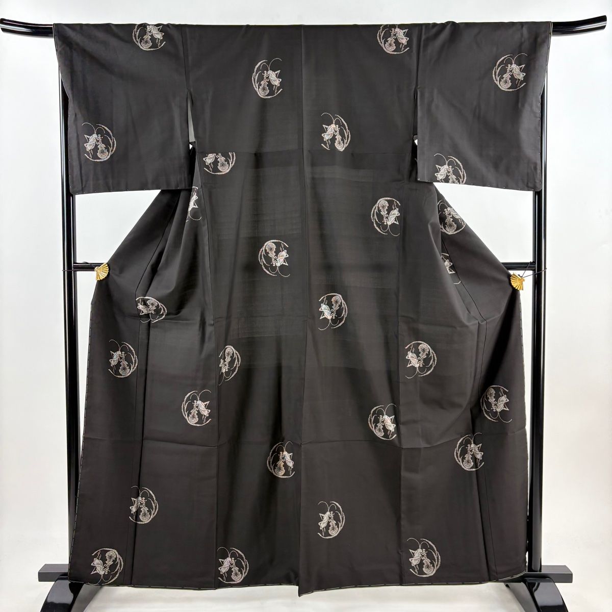 大島紬 身丈162.5 cm 裄丈68.5 L 袷 純泥染 やまと 証紙あり キリギリス 楽器 墨色 正絹