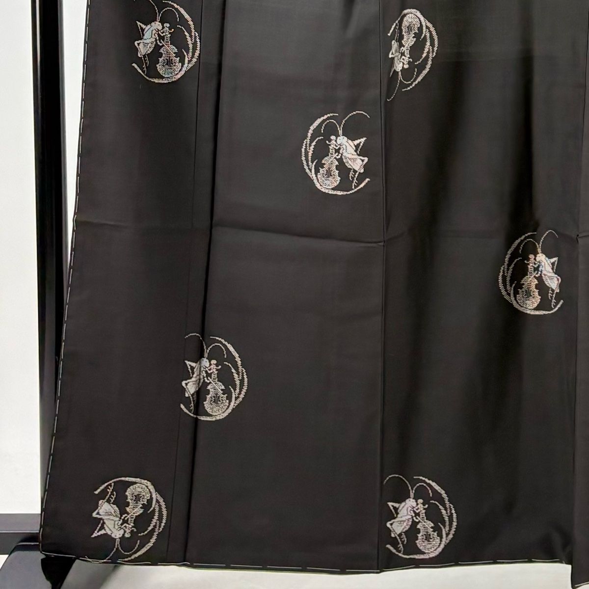 大島紬 身丈162.5 cm 裄丈68.5 L 袷 純泥染 やまと 証紙あり キリギリス 楽器 墨色 正絹