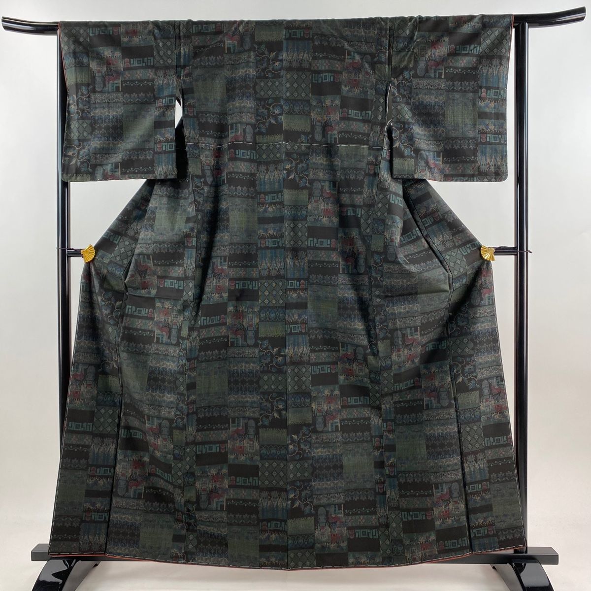 大島紬 身丈162 cm 裄丈65 M 袷 純泥染 証紙 コプト柄 花唐草 黒 正絹