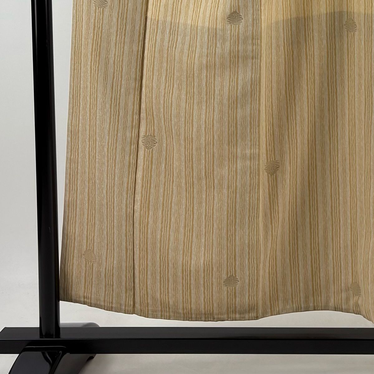 小紋 身丈155 5 cm 裄丈63 S 袷 縦縞模様 鶏頭 金糸 薄茶色 正絹