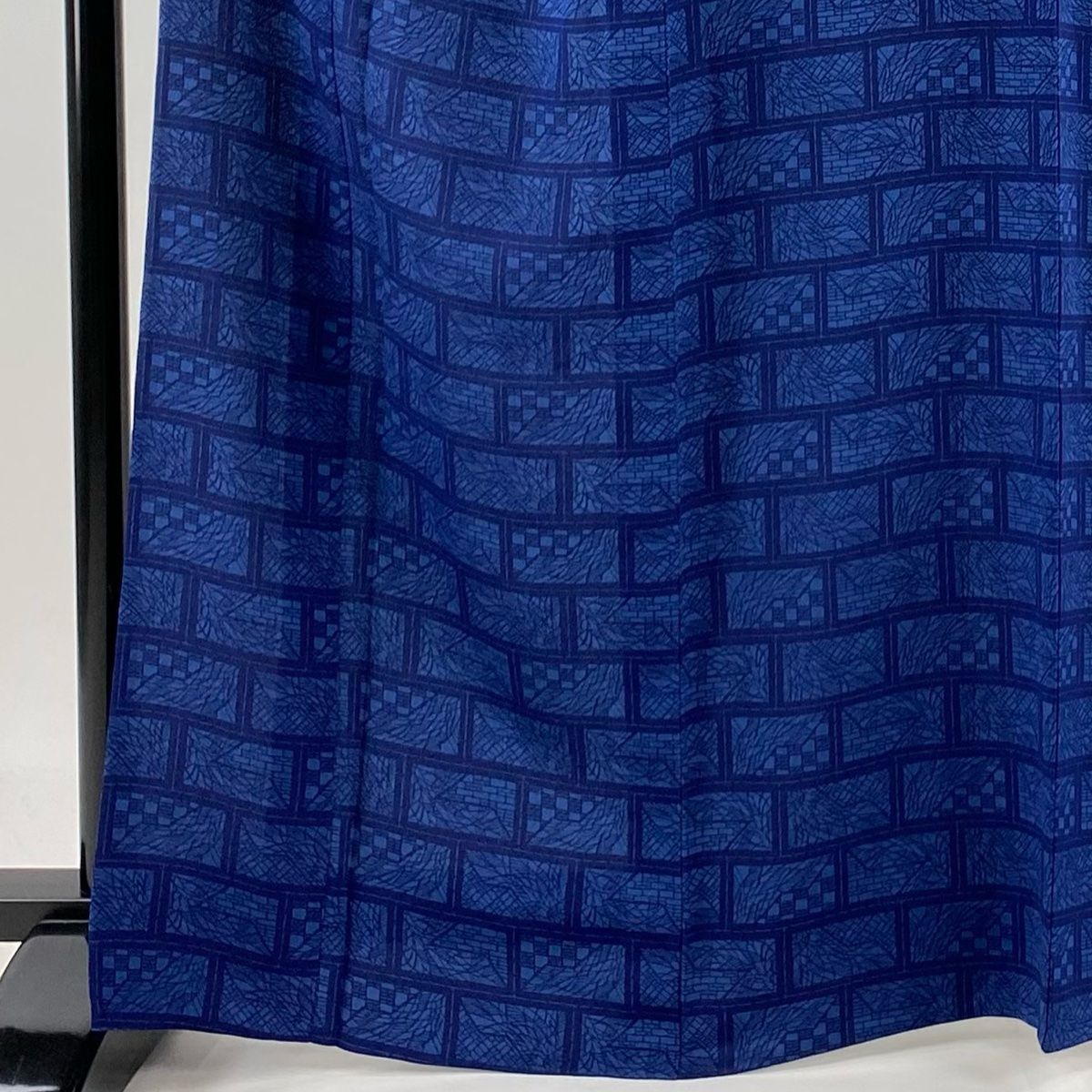小紋 身丈165 5 cm 裄丈68 L 単衣 金子正 落款 幾何学 葉柄 縮緬 藍色 正絹