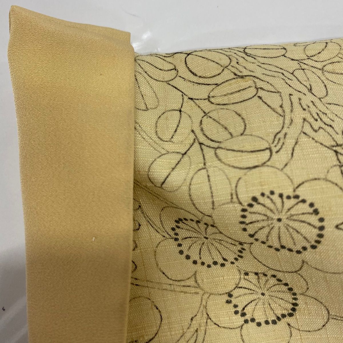  小紋 身丈164.5 cm 裄丈64.5 M 袷 紬地 枝梅 萩 薄黄 正絹 秀品 小紋 着物