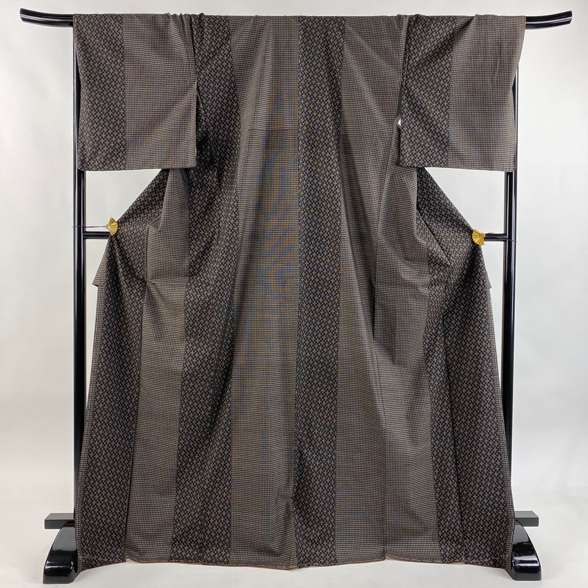 大島紬 身丈173 cm 裄丈68.5 L 袷 純泥染 証紙 幾何学模様 焦茶色 正絹 秀品