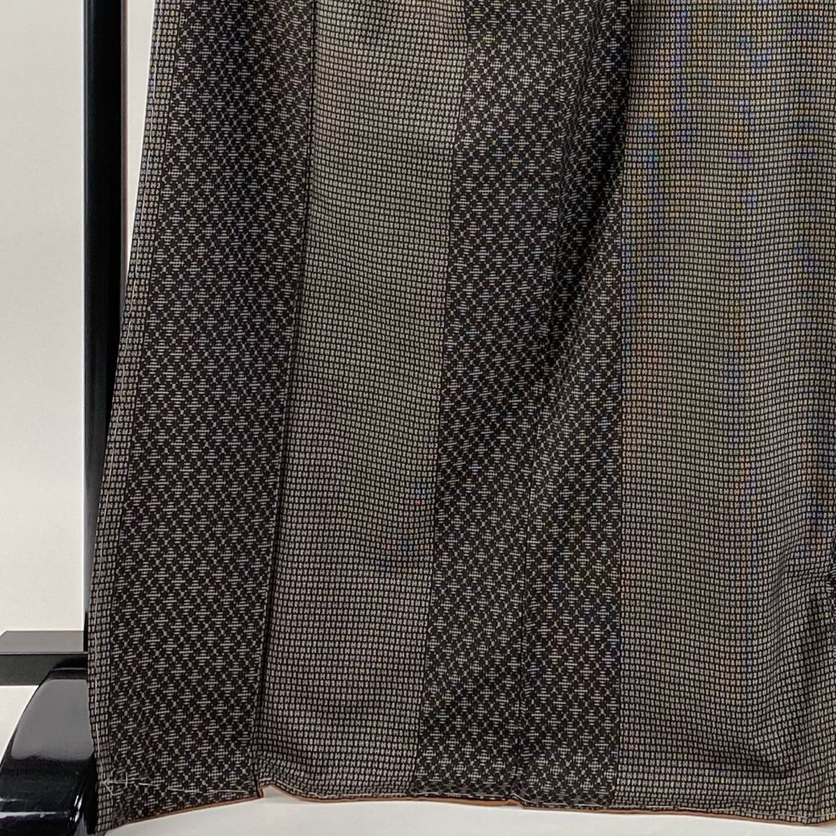 大島紬 身丈173 cm 裄丈68.5 L 袷 純泥染 証紙 幾何学模様 焦茶色 正絹 秀品