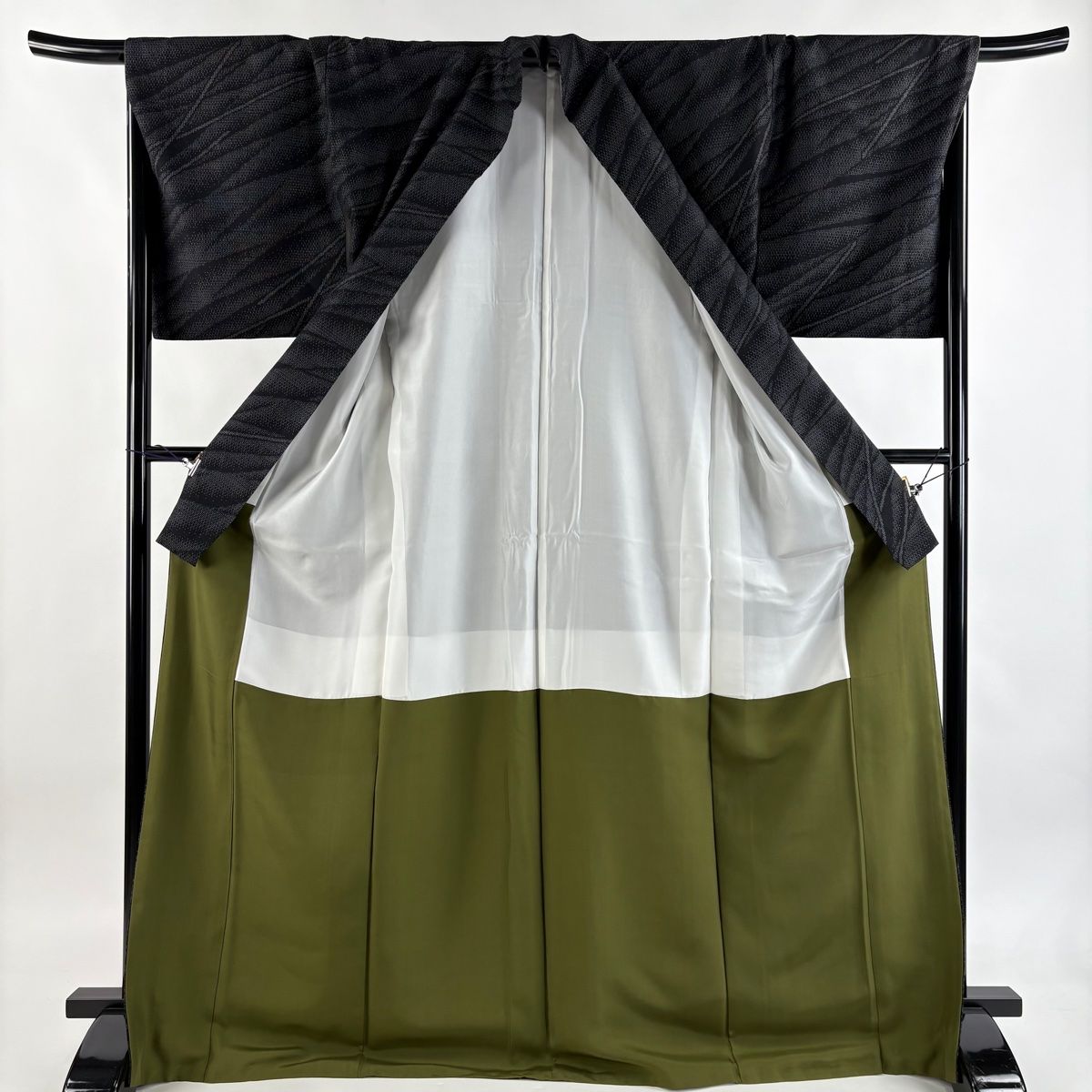  紬 身丈172 5 cm 裄丈68 L 袷 幾何学 亀甲絣 黒灰 正絹 秀品 紬 着物