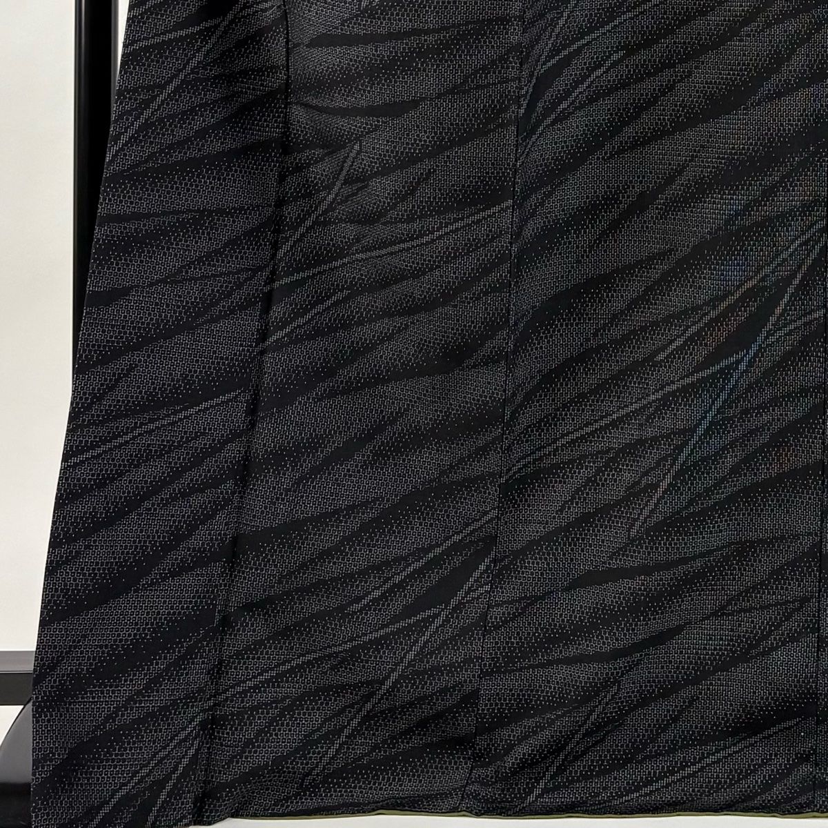 紬 身丈172.5 cm 裄丈68.5 L 袷 幾何学 亀甲絣 黒灰 正絹 秀品