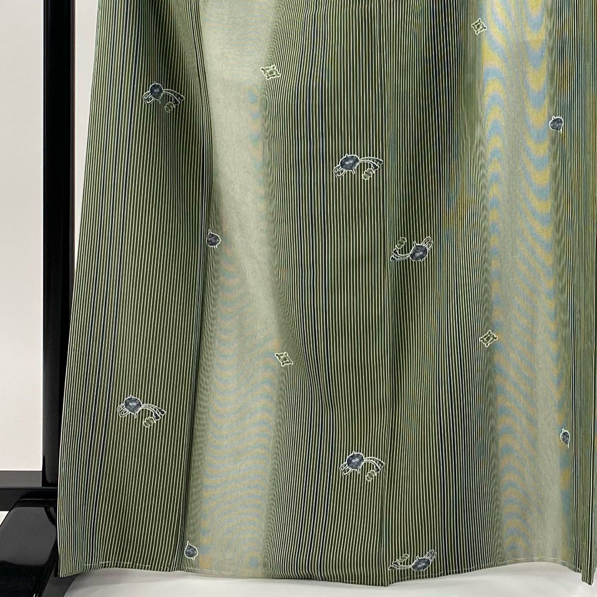 小紋 身丈166 5 cm 裄丈65 M 袷 鈴乃屋 駒 縦縞 灰緑 正絹 秀品