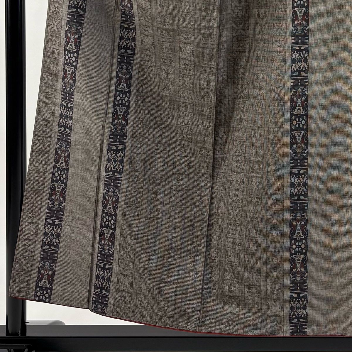 紬 身丈155 cm 裄丈63 S 袷 縞 幾何学模様 焦茶色 正絹 秀品