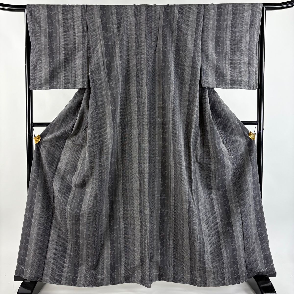 美品】 紬 身丈162.5cm 裄丈65cm M 袷 花唐草 縦縞 灰色 正絹 秀品