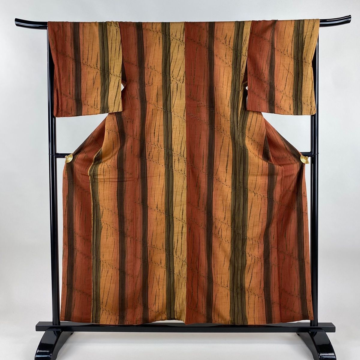 小紋 身丈159 cm 裄丈68 5 L 袷 やまと 縞 幾何学 絞り 赤茶 正絹 秀品